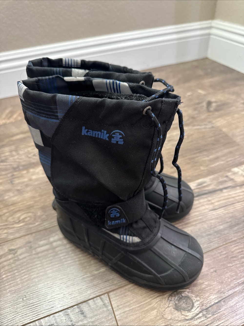 Kamik Kids Snow Boots Black Blue Plaid Winter Insulated 8” Sole No Size Tag